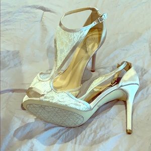 Jewel Badgley Mischka size 9 perfect bridal shoes